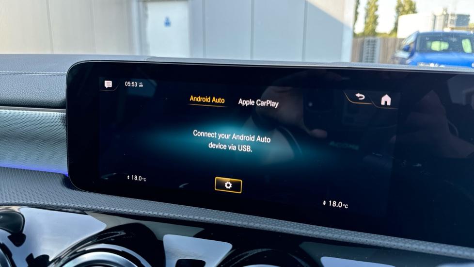 Apple Car Play & Android Auto