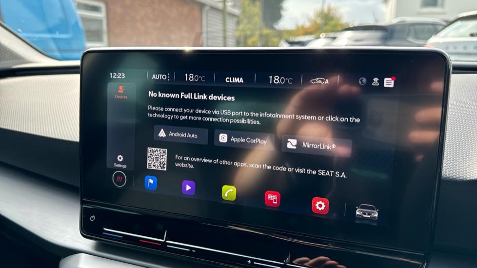 Apple Car Play & Android Auto