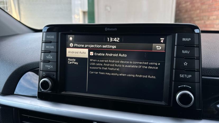 Apple CarPlay/Android Auto