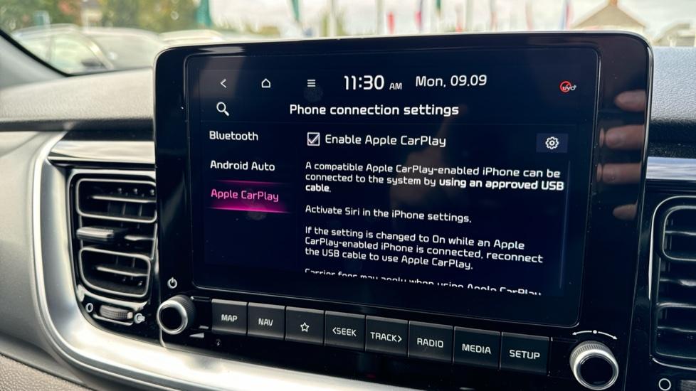 Apple Car Play & Android Auto