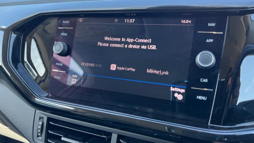 Apple Car Play & Android Auto