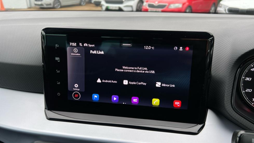 Apple Car Play & Android Auto