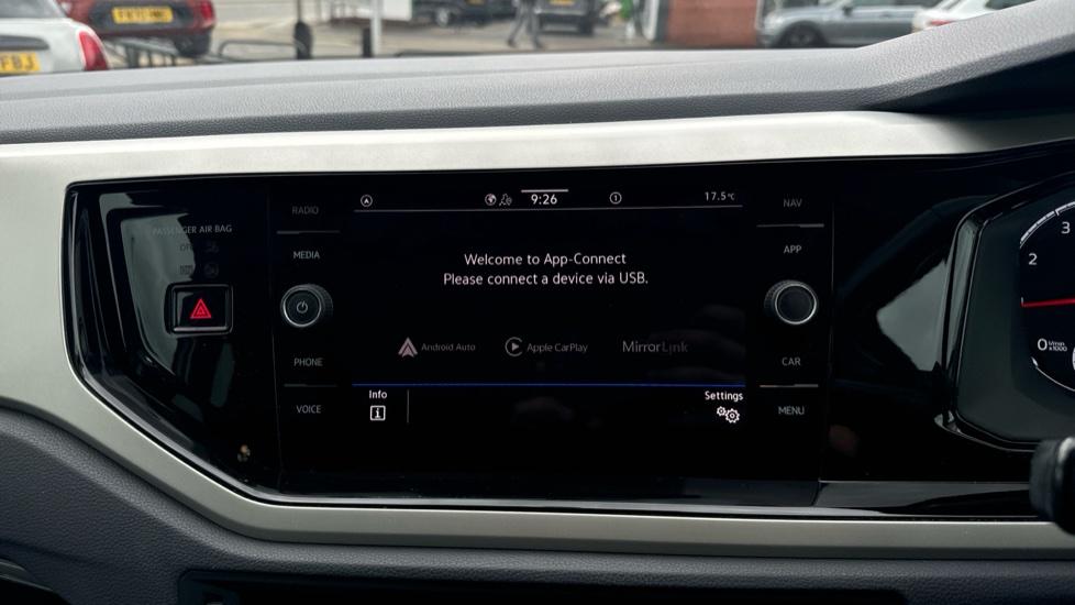 Apple Car Play & Android Auto