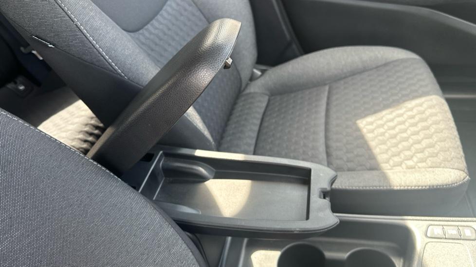 Rear Armrest/ Cup Holder