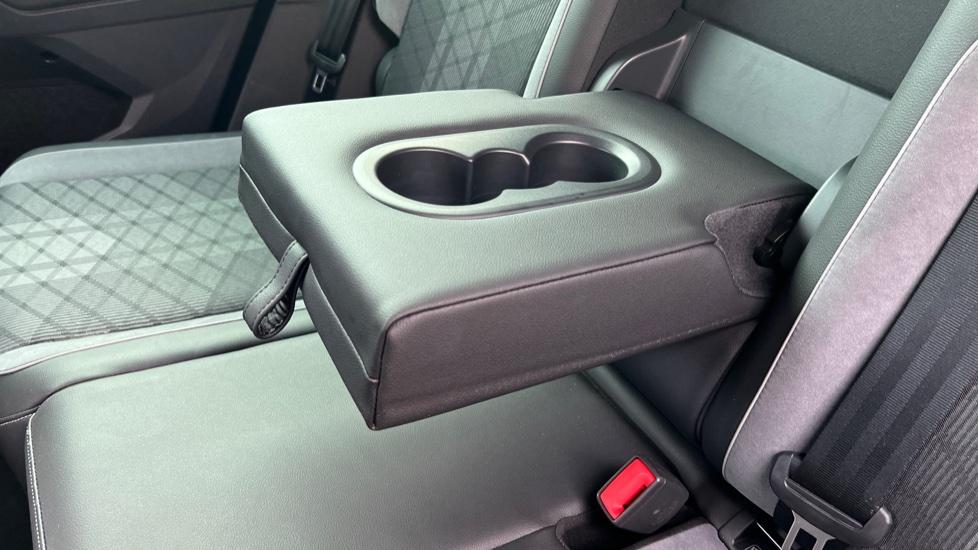 Rear Armrest/ Cup Holder