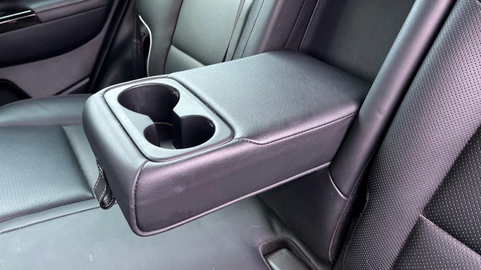 Rear Armrest/ Cup Holder