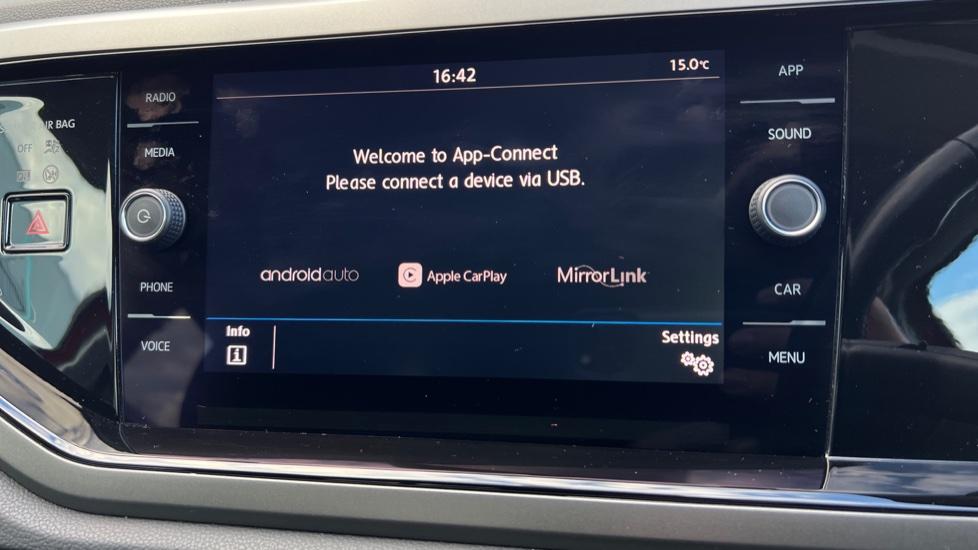 Apple Car Play & Android Auto