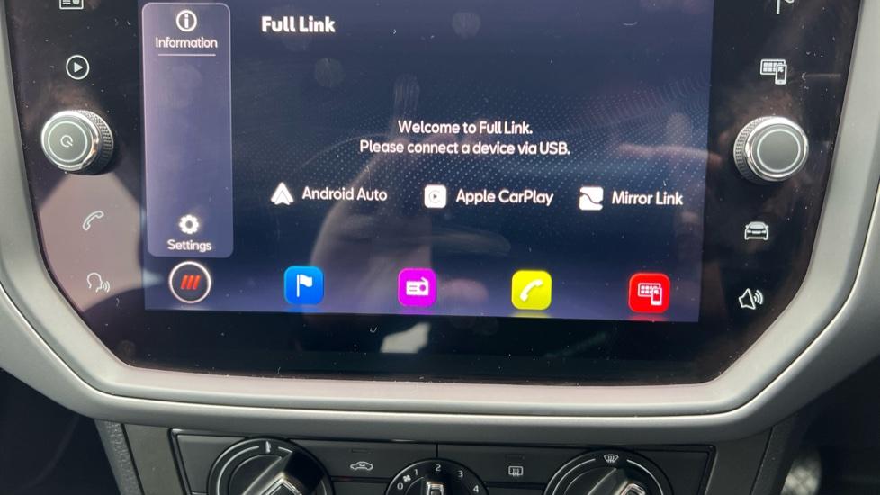 Apple Car Play & Android Auto