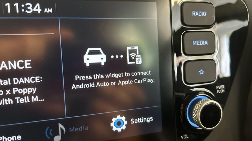 Apple Car Play & Android Auto