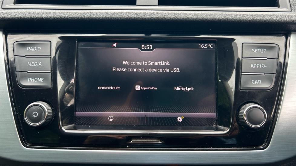 Apple Car Play & Android Auto