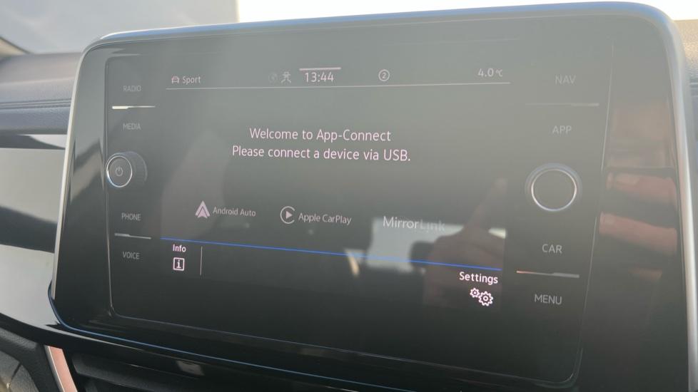 Apple Car Play & Android Auto