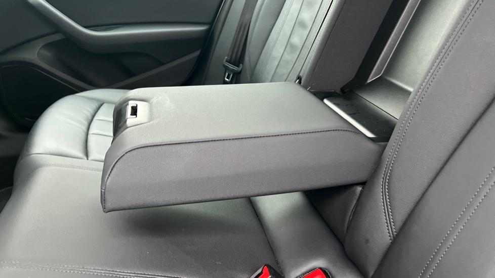 Rear Armrest/ Cup Holder