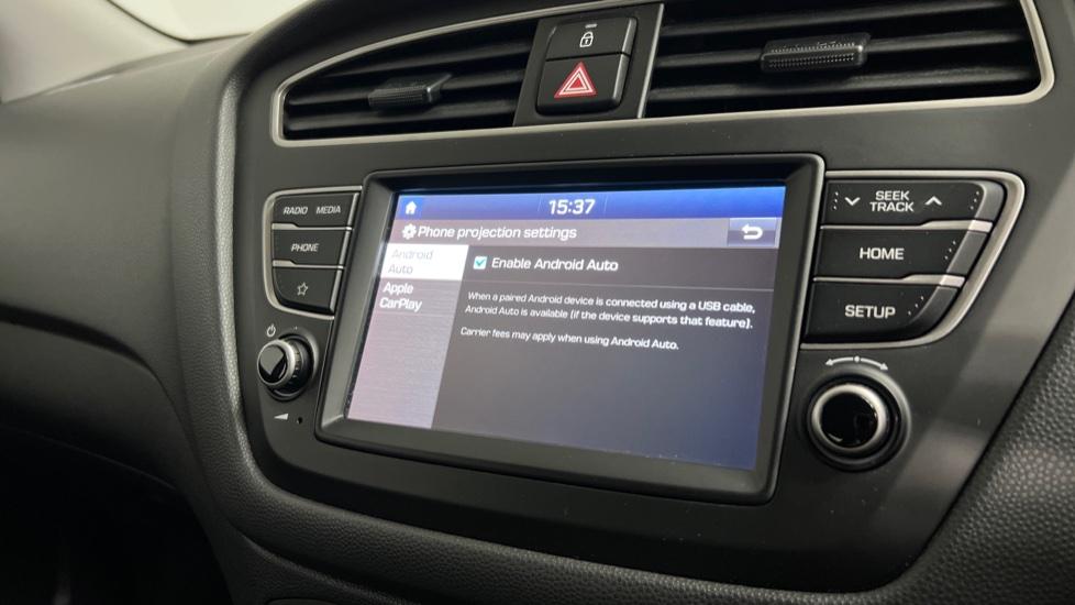 Apple Car Play & Android Auto