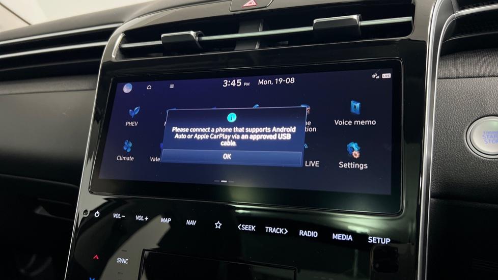 Apple Car Play & Android Auto