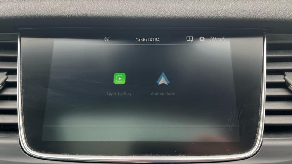 Apple Car Play & Android Auto