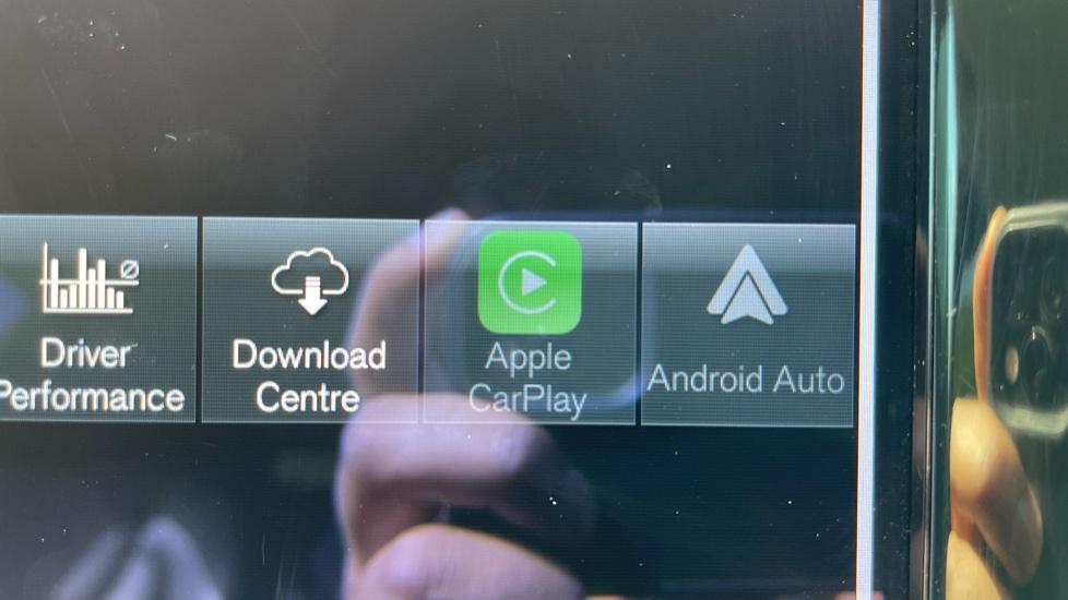 Apple Car Play & Android Auto