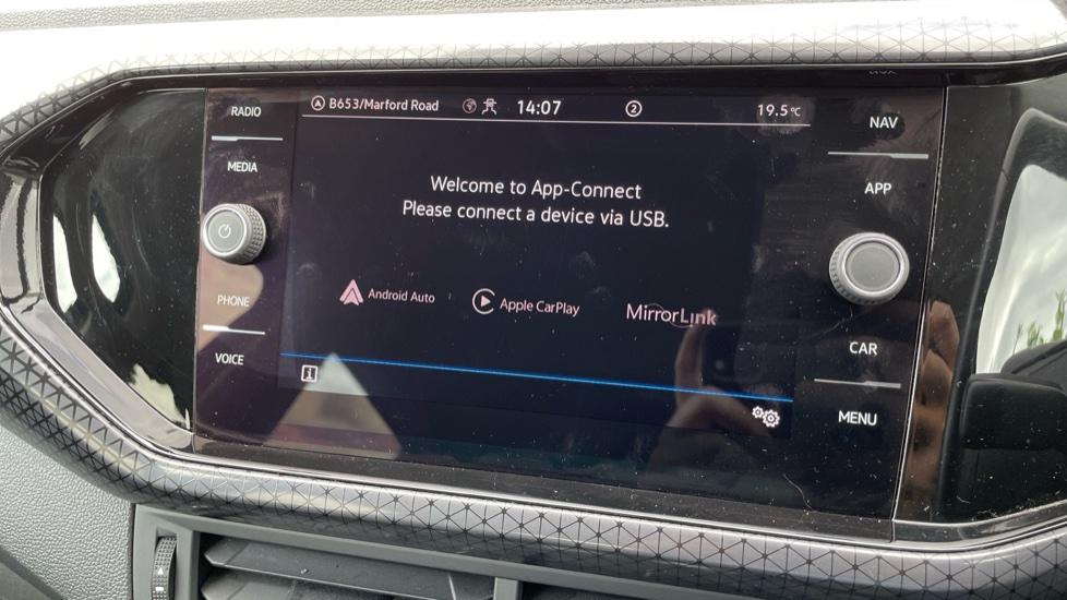 Apple Car Play & Android Auto