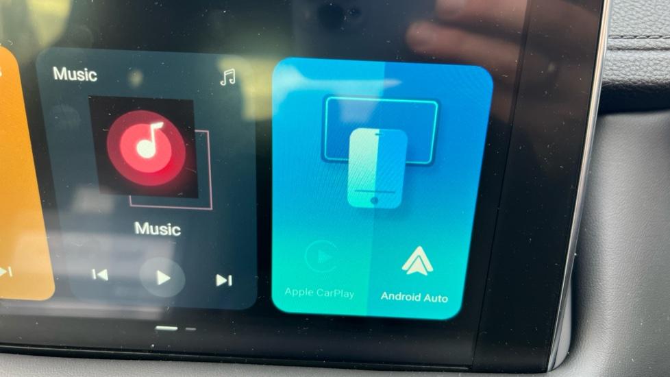 Apple Car Play & Android Auto