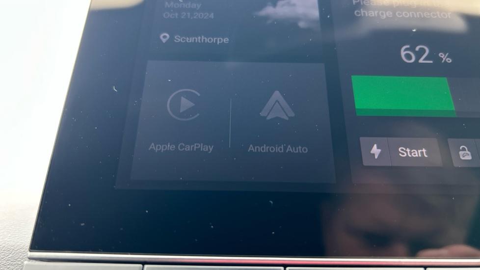 Apple Car Play & Android Auto