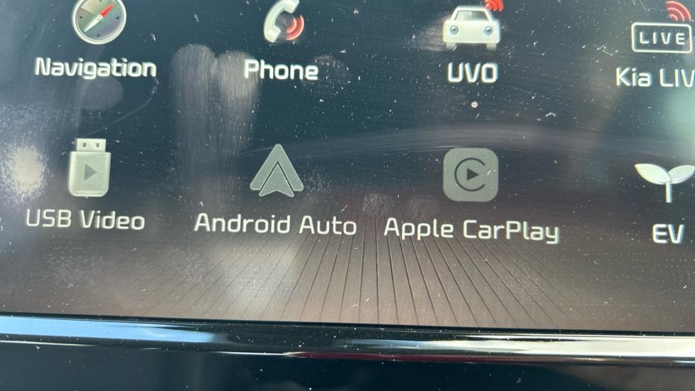 Apple Car Play & Android Auto