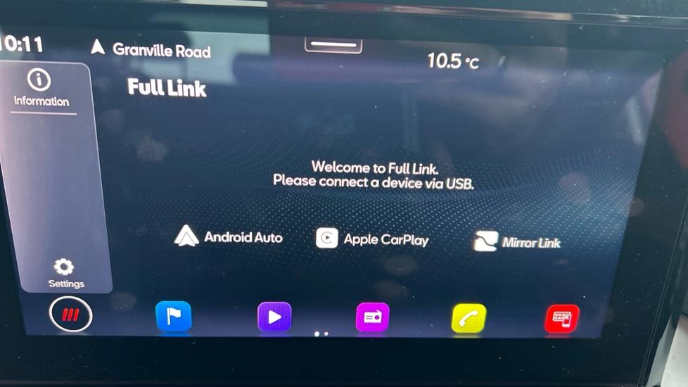 Apple Car Play & Android Auto