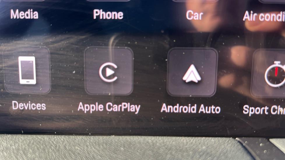 Apple Car Play & Android Auto