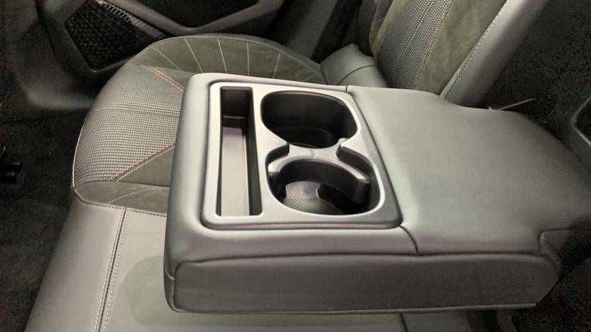 Rear Armrest/ Cup Holder