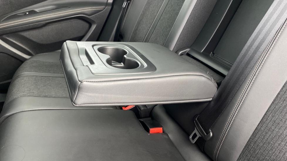 Rear Armrest/ Cup Holder