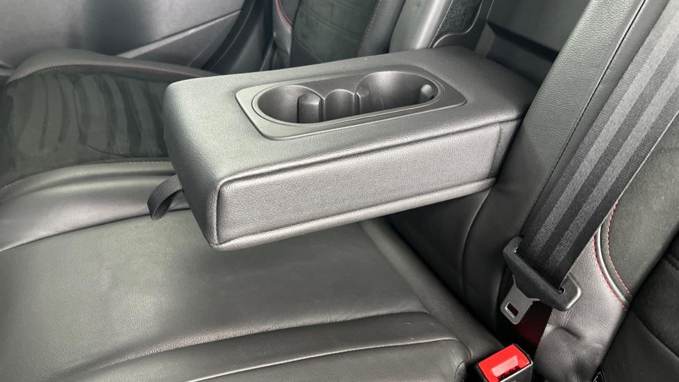 Rear Armrest/ Cup Holder