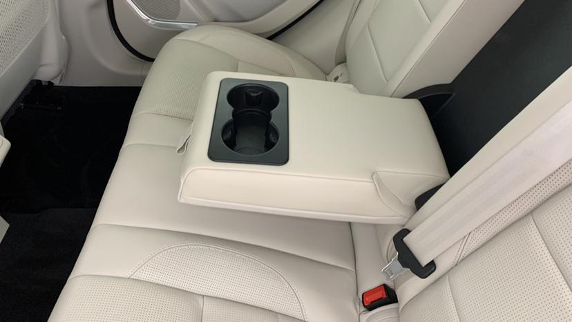 Rear Armrest/ Cup Holder