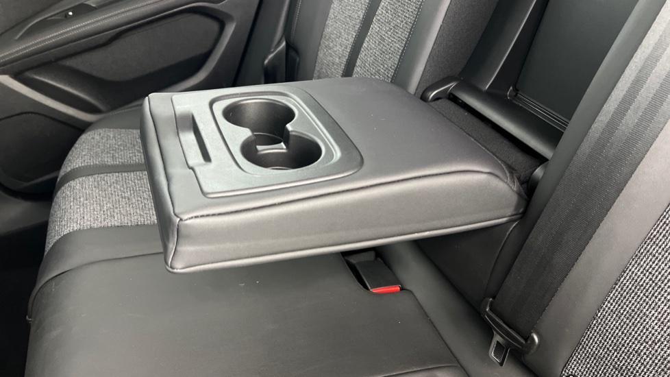 Rear Armrest/ Cup Holder