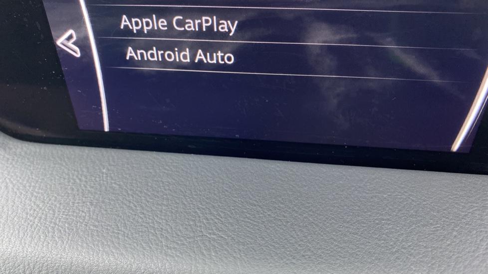 Apple CarPlay & Android Auto 