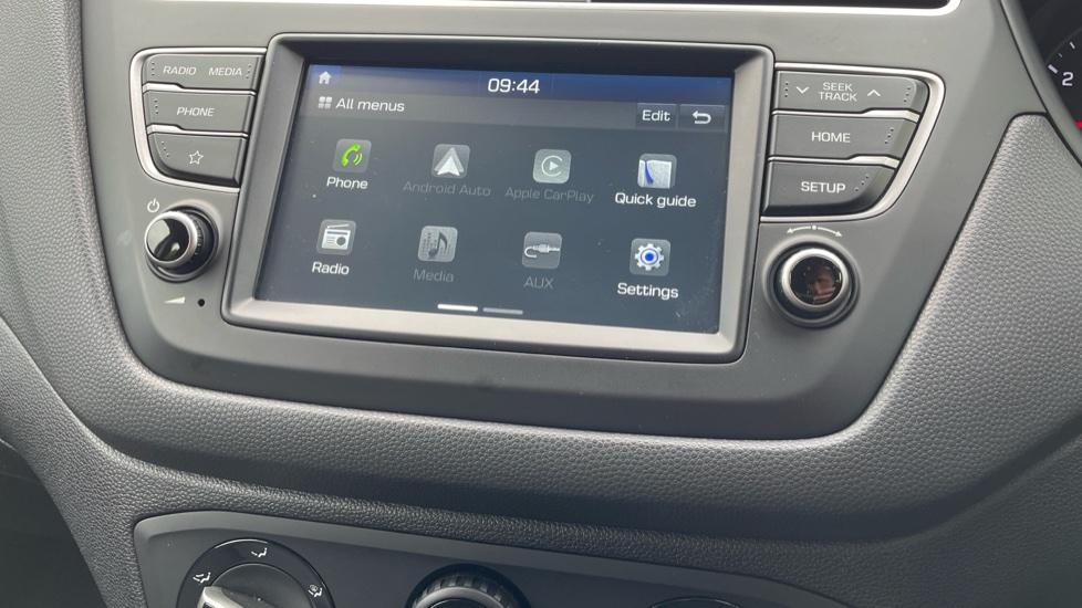 Apple car play &Android auto