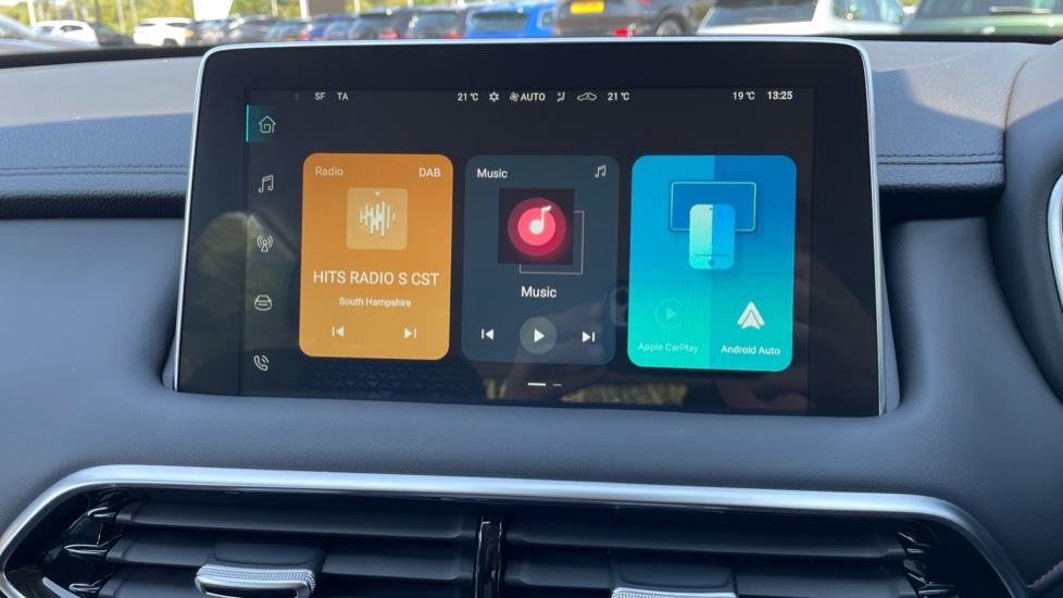 Apple Car Play & Android Auto