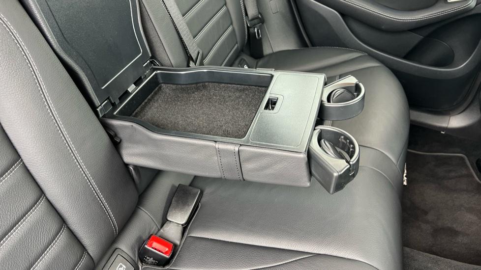 Rear Armrest/ Cup Holder