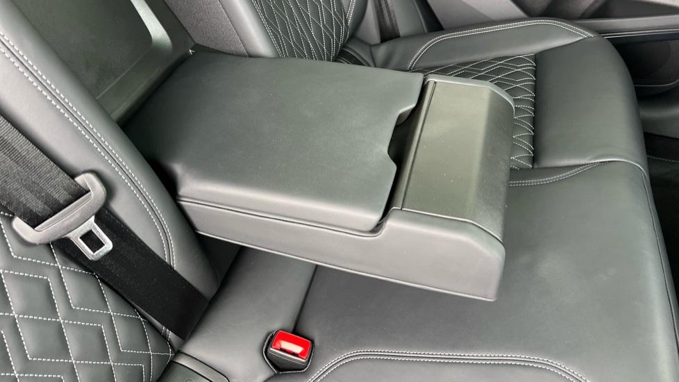 Rear Armrest/ Cup Holder