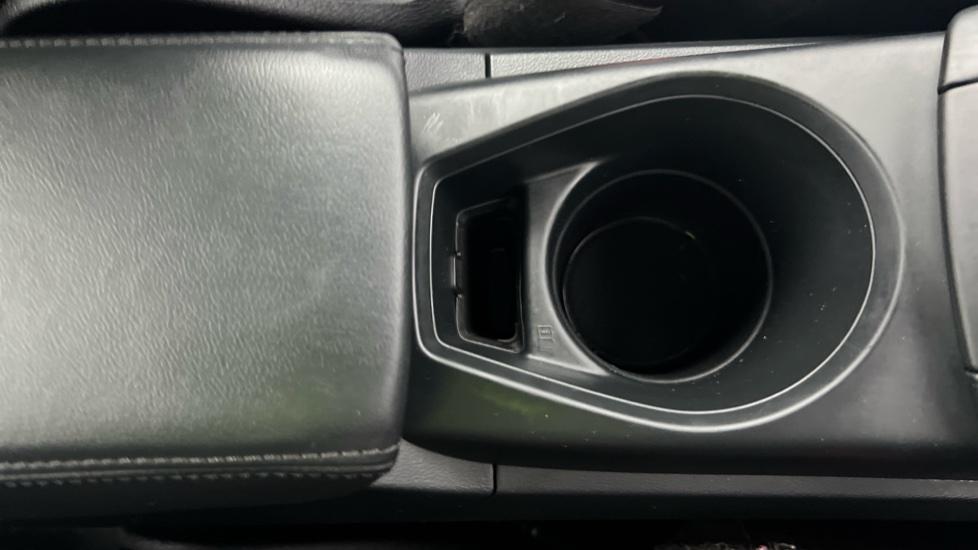 Rear Armrest/ Cup Holder