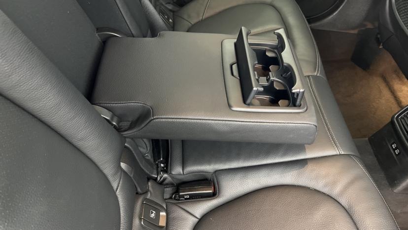 Rear Armrest/ Cup Holder