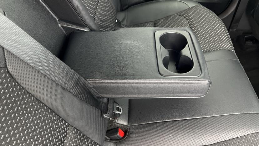 Rear Armrest/ Cup Holder