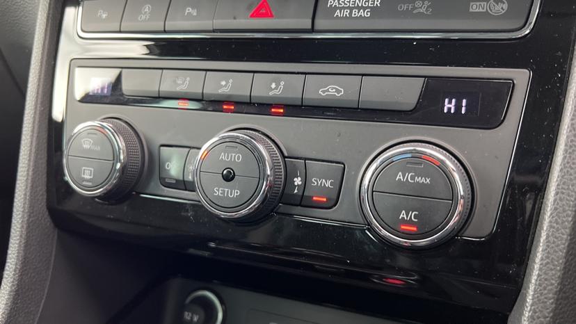 air conditioning and dual climate control 