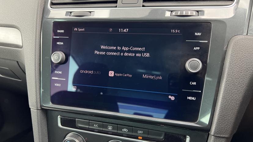 Apple CarPlay and Android Auto 