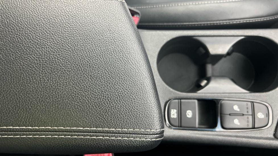 Rear Armrest/ Cup Holder