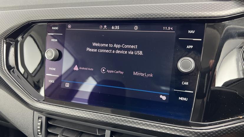 Apple CarPlay and Android Auto 