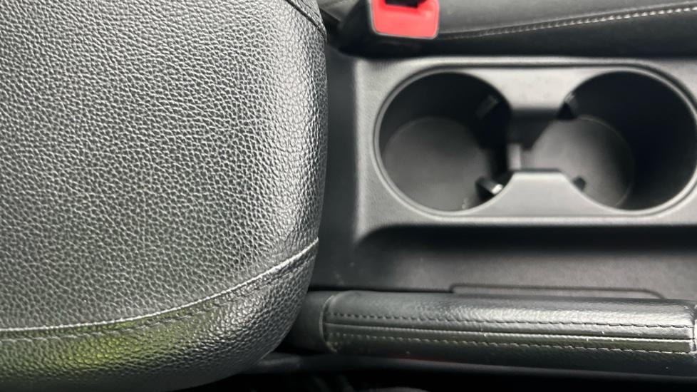 Rear Armrest/ Cup Holder