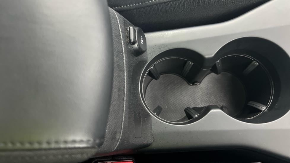 Rear Armrest/ Cup Holder