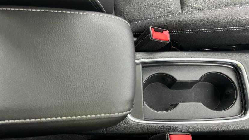 Rear Armrest/ Cup Holder