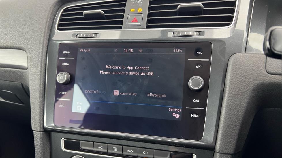 Apple Car Play & Android Auto