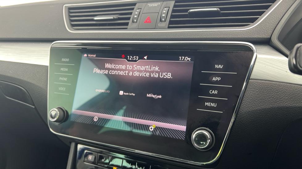 Apple Car Play & Android Auto