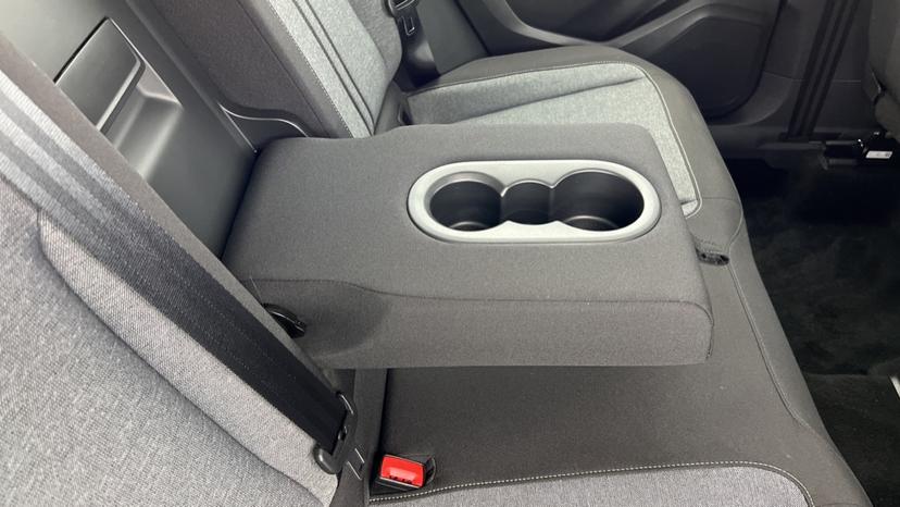 Rear Armrest/ Cup Holder