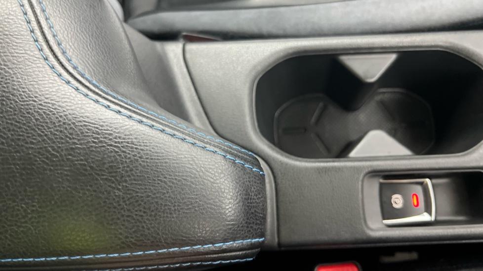 Rear Armrest/ Cup Holder